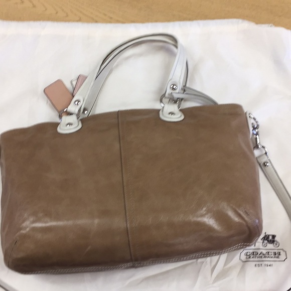 Coach Handbag, new with tags - Picture 4 of 8